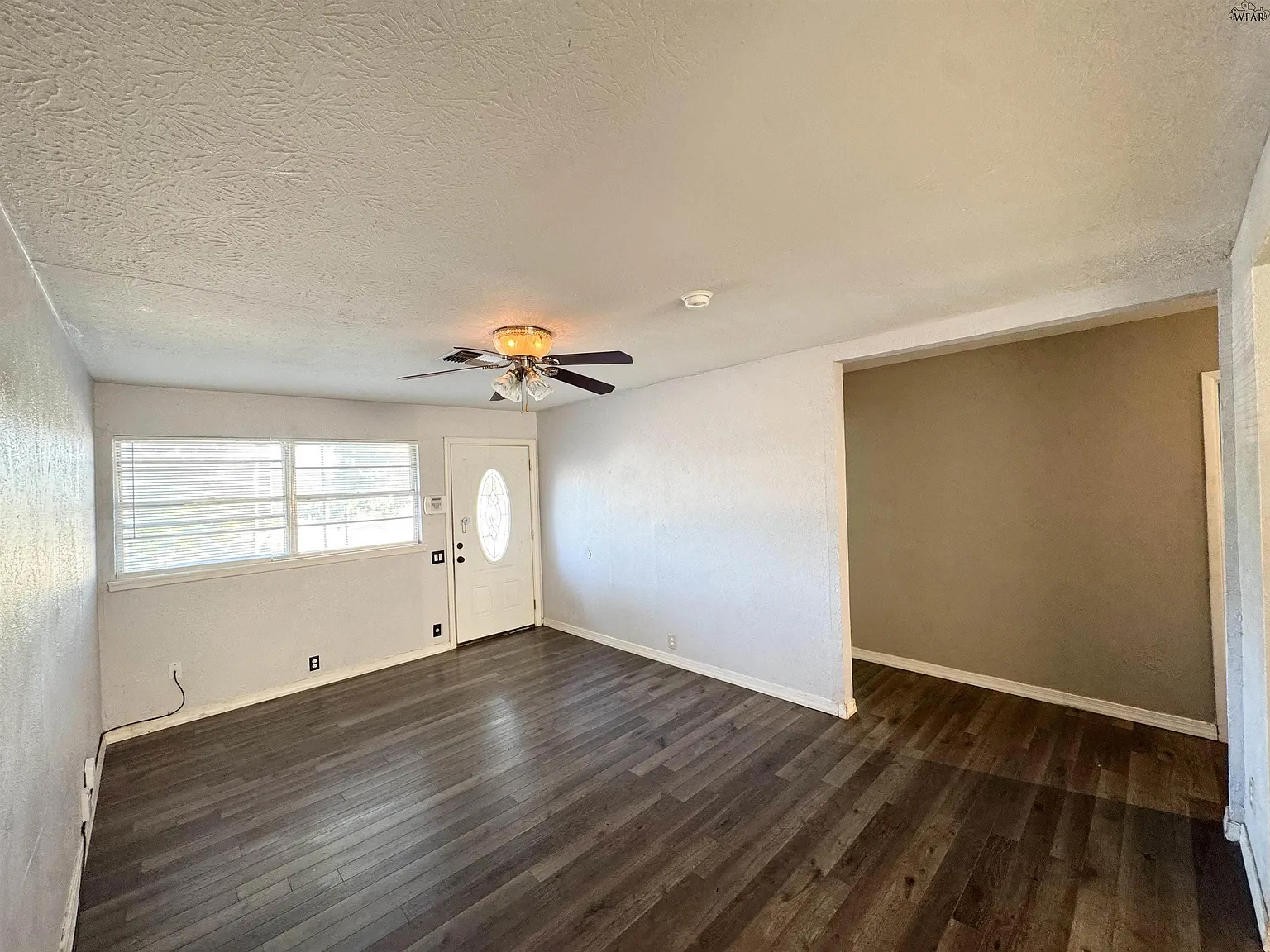 3 bed, 1.5 bath, 936 sqft, $1,250 — Photo 3