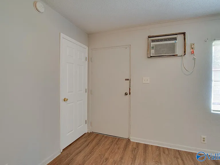 1328 Oshaughnessy Ave NE #B — Photo 9