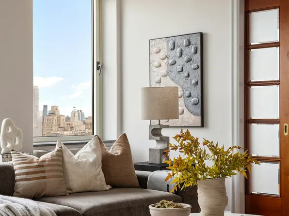 201 East 80th Street 25A image 3 of 17