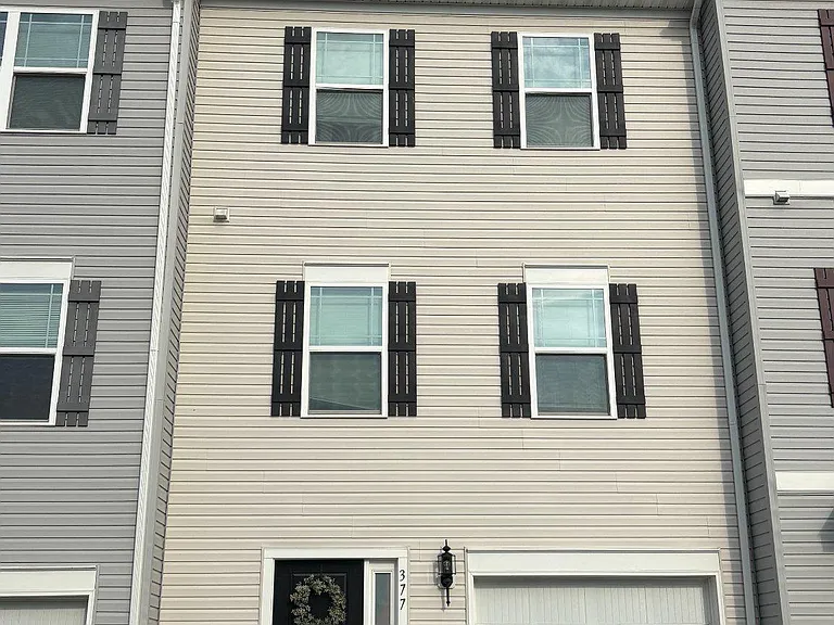 377 Hackley Dr — Photo 1