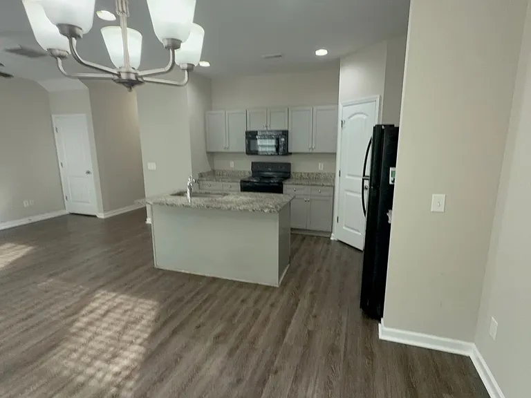 650 Pippin Dr — Photo 6