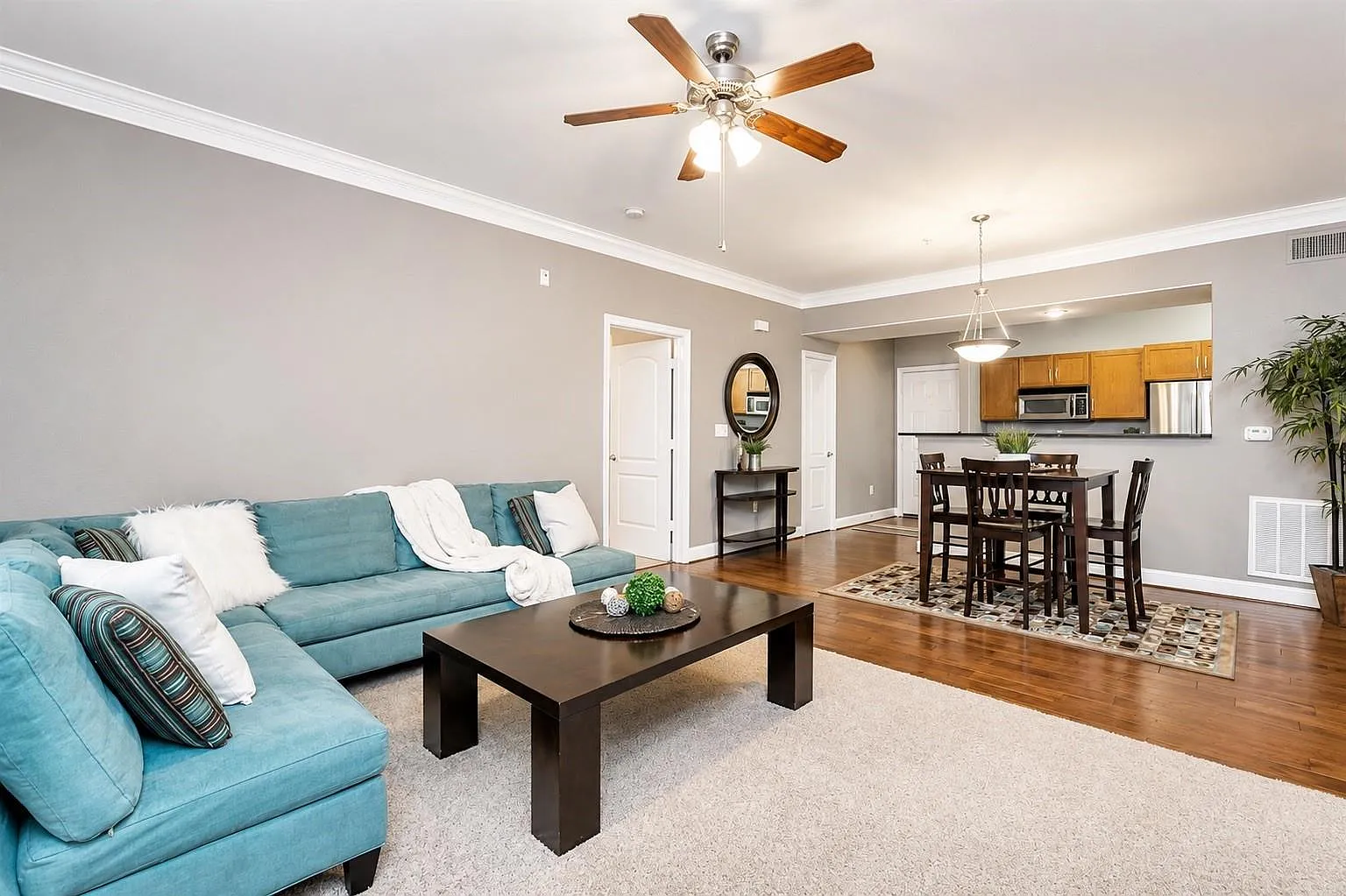 1 bed, 1.0 bath, 835 sqft, $2,300 — Photo 3