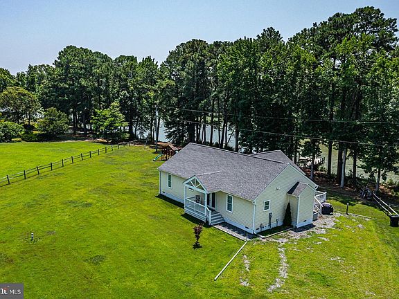 3rd image of 408 Smith Point Rd