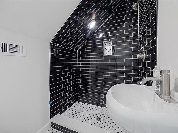 5th image of 3903 Yale Heights Dr