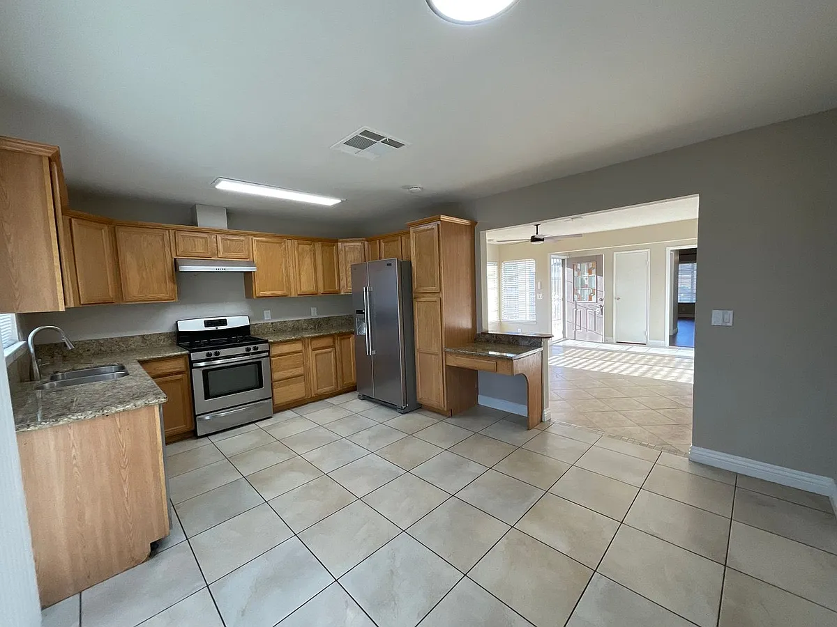 Building Photo - 6600 Escalon Dr