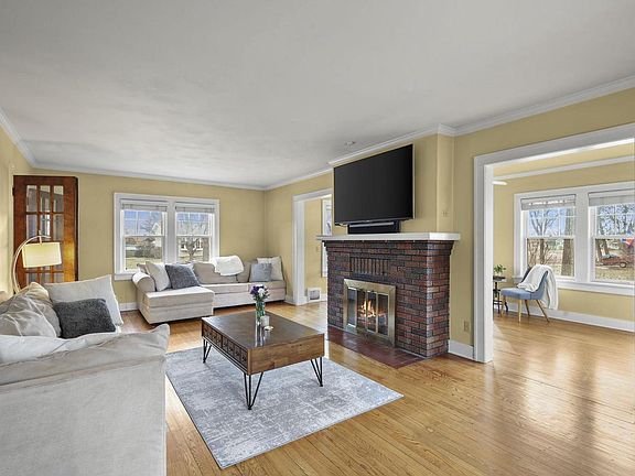 5th image of 155 Prairie Avenue