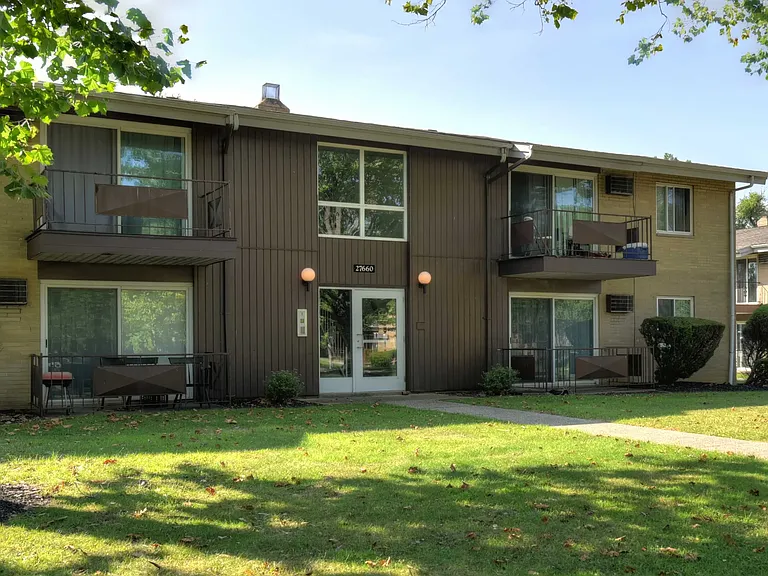 Euclid Apartments — Photo 36