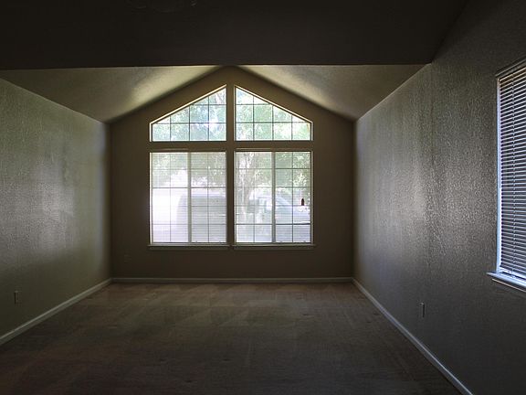 3rd image of 5863 Montauban Ave