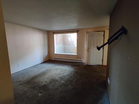 3rd image of 818 N L St #4