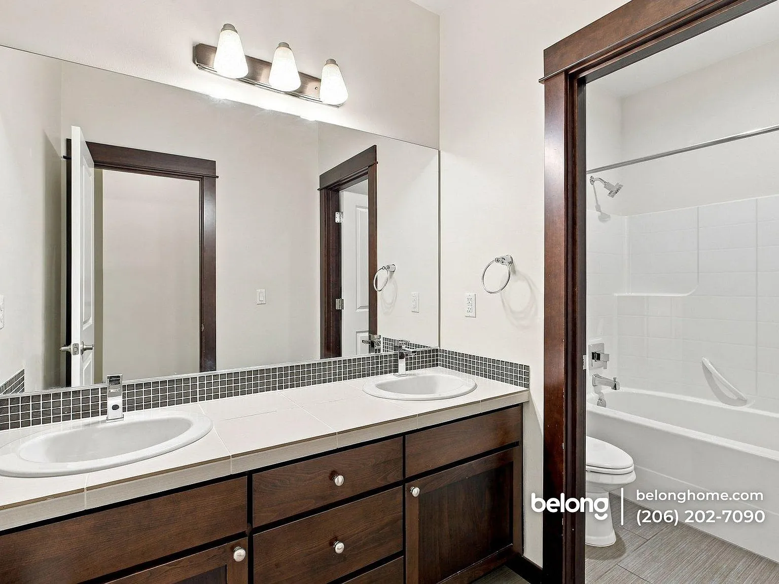 5 bed, 3.0 bath, 3742 sqft, $6,195 — Photo 4