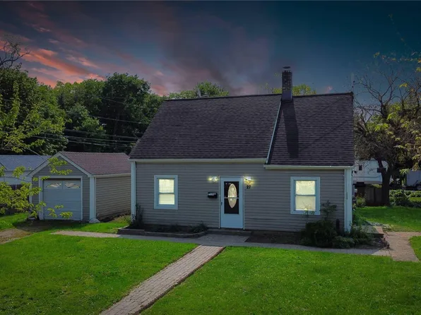 27 Clover Lane, Westbury, NY 11590