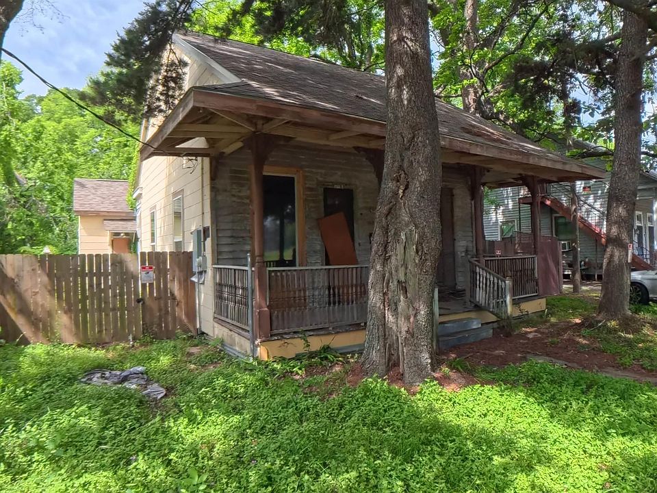 1st image of 1029 Charles T Smith Dr