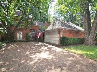382 Greenway Pl, Memphis, TN 38117