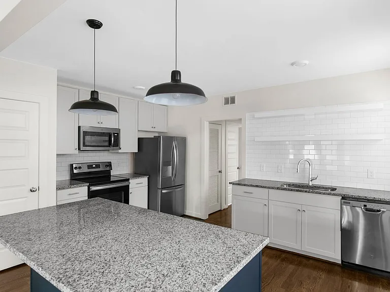 Greenview Apartments - Forest Park — Photo 10