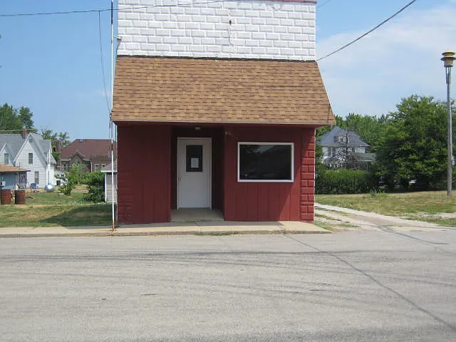 213 E 2nd St photo 1