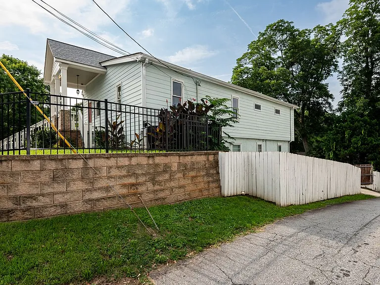 245 South Ave SE #B — Photo 9