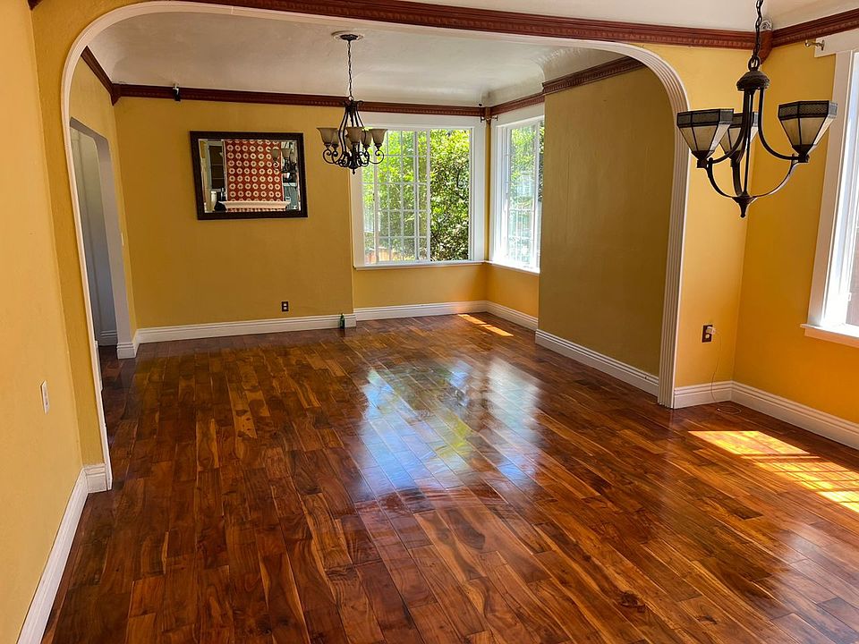 1st image of 209 29th St