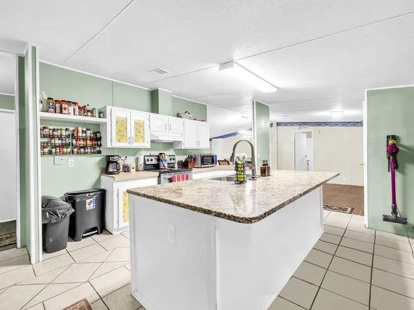 2236 Old Jolly Bay Rd, Freeport, FL 32439