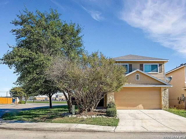 3 bed, 2.5 bath, 2520 sqft, $2,200 — Photo 3