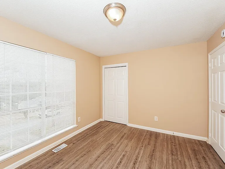 5839 Brenda Dr — Photo 15