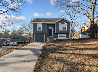 422 Ridge Dr, Sugar Creek, MO 64054