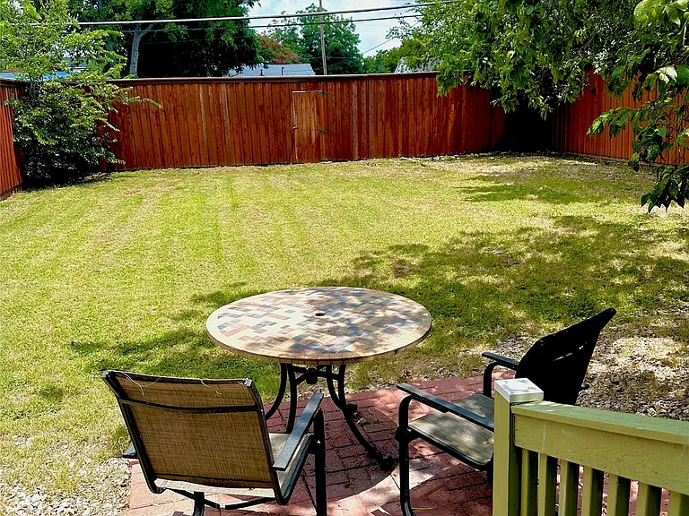 6834 Victoria Ave — Photo 9