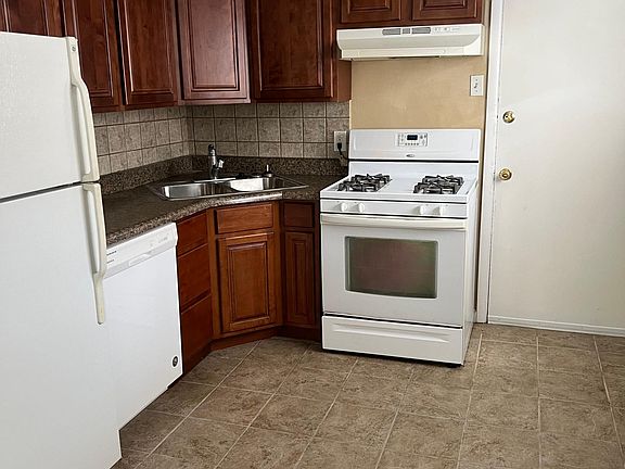 3rd image of 3100 Glenwood Ct