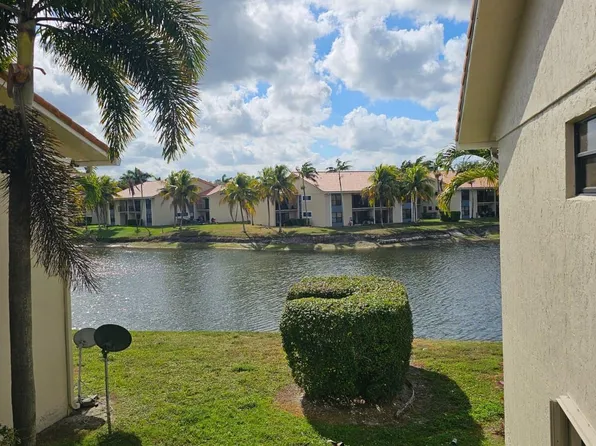 1517 Lake Crystal Drive #E, West Palm Beach, FL 33411