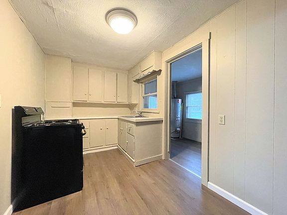 5th image of 410 Justice St