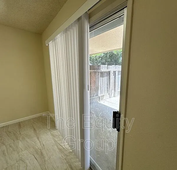 1140 W Tulare Ave #C — Photo 22