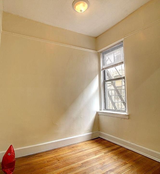 2nd image of 860 Riverside Dr APT 4EE