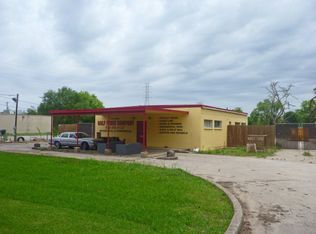 606 Willow Dr, Lake Jackson, TX 77566