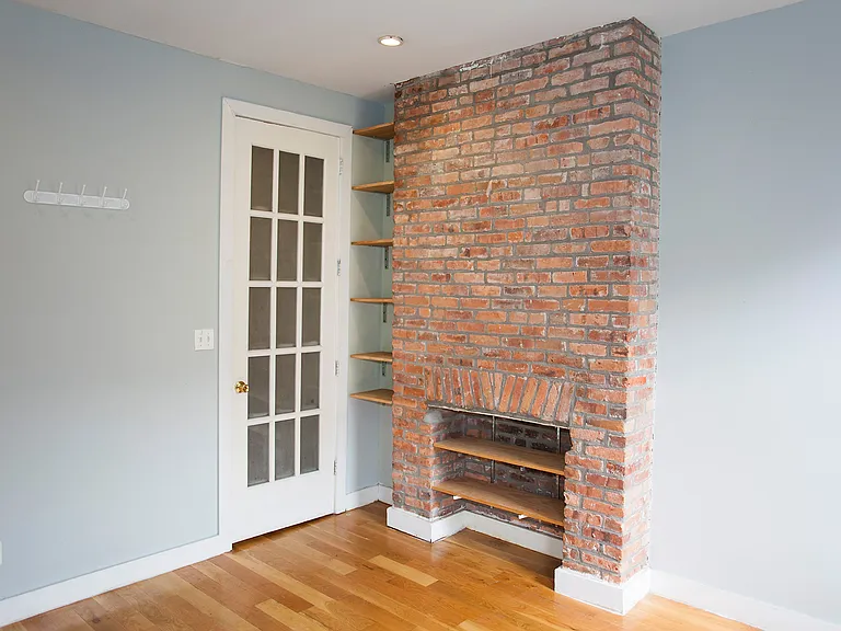325 Melrose St #3R — Photo 2