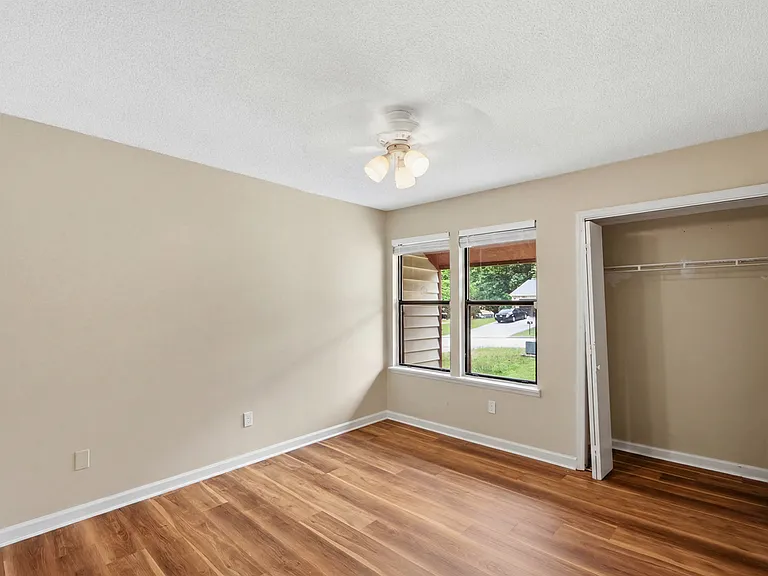 982 Chapman Cir — Photo 17