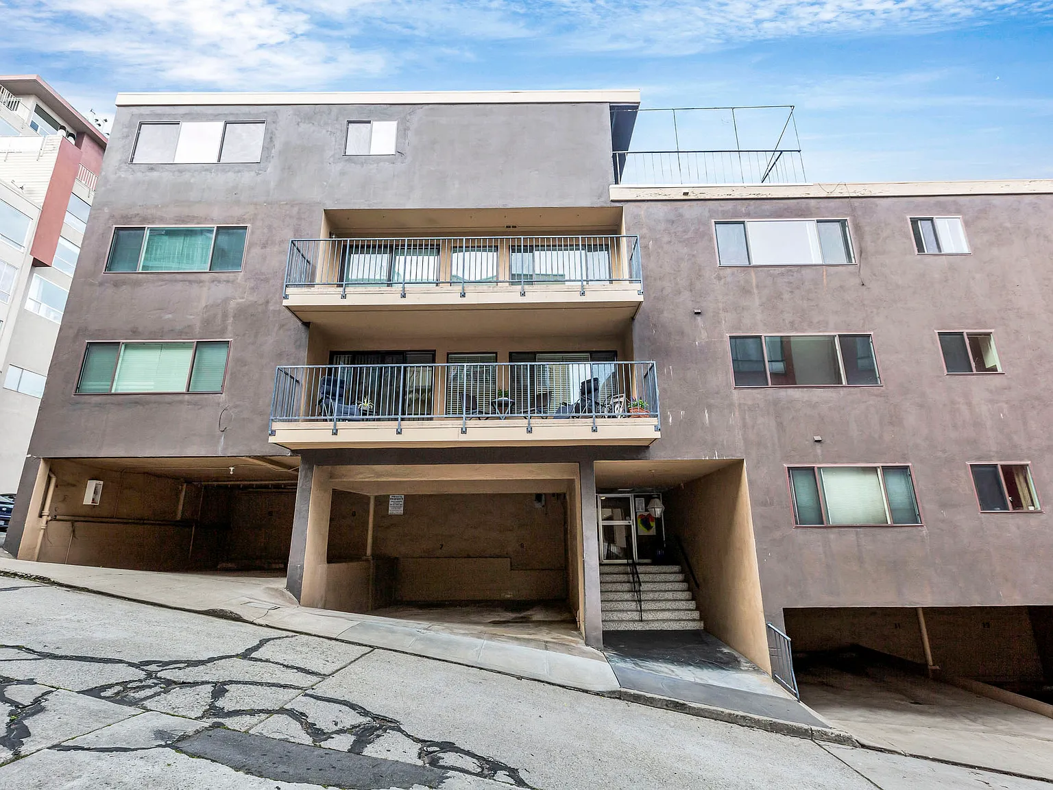 10 Glendale — Photo 2