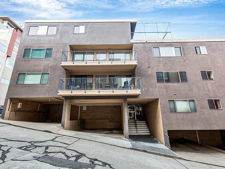 10 Glendale — Photo 2