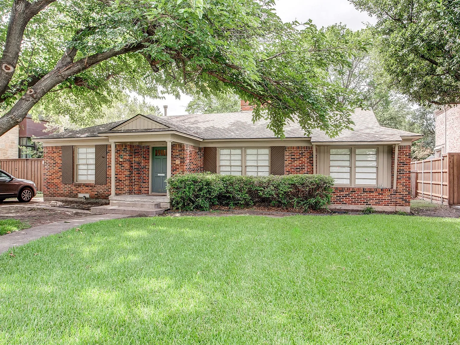 3 bed, 2.0 bath, 1900 sqft, $6,950 — Photo 1