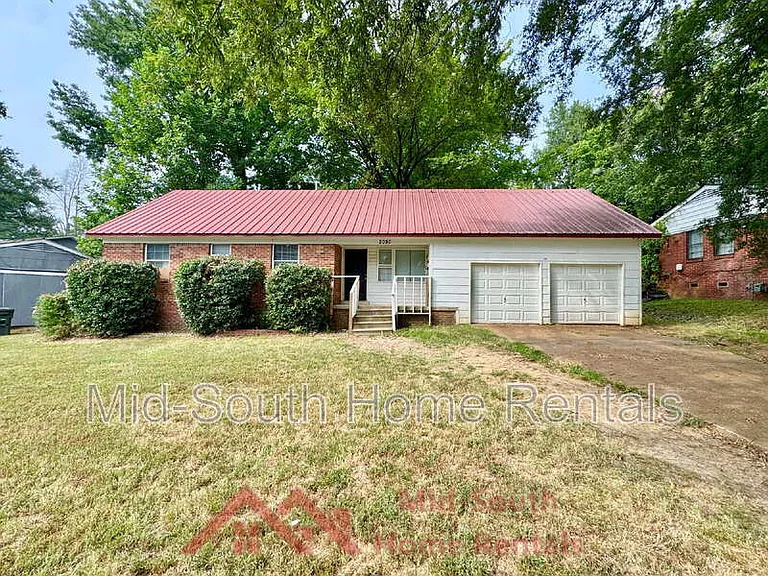 2050 Sharon Ln — Photo 1