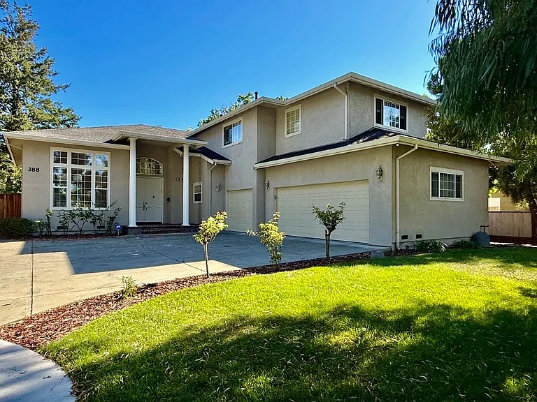 388 Knowles Dr — Photo 1