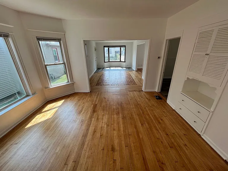 2408 W High St — Photo 2