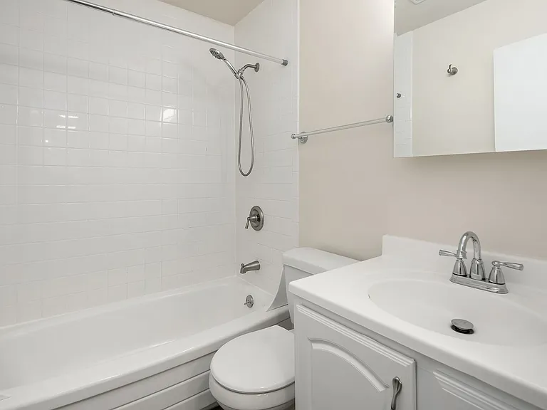 Cordova Apartments — Photo 21