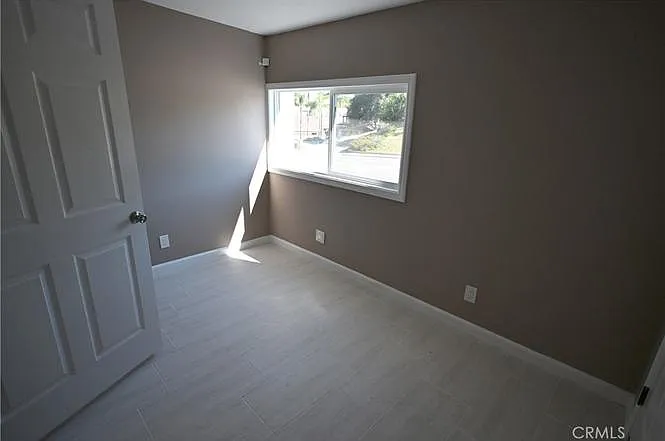 305 Civic Center Dr — Photo 7