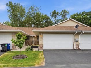 809 White Oak Ct, New Brighton, MN 55112