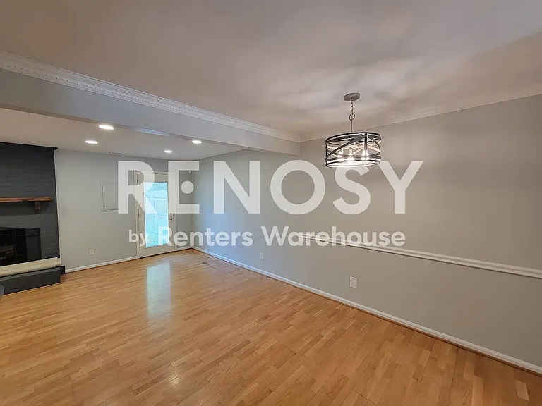 914 Wildwood Square Ct — Photo 15