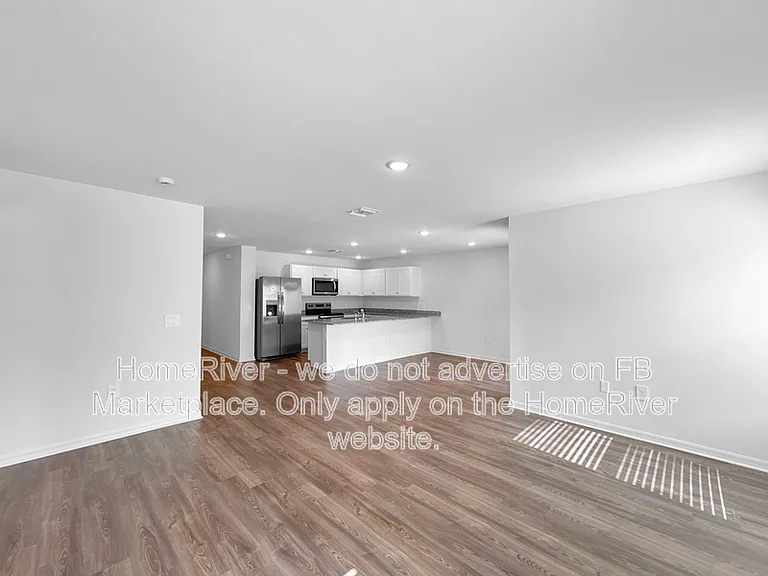 4748 NW 39th Pl — Photo 7