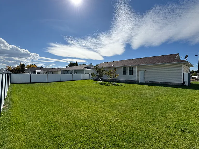 3488 Obryant St — Photo 16