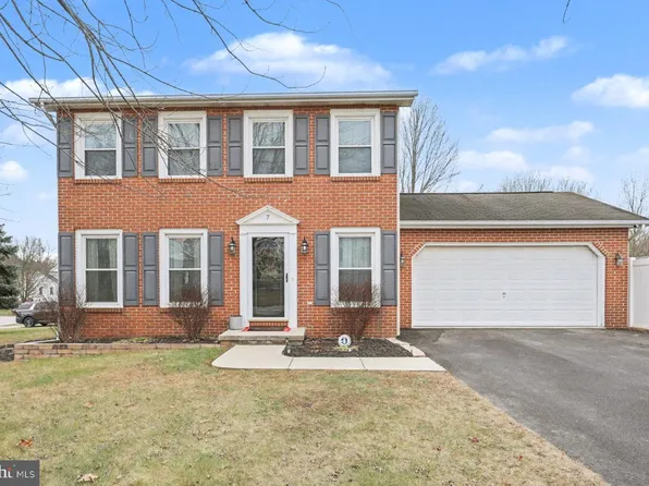 7 Meadow Ln, Hanover, PA 17331