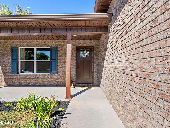 2nd image of 1503 Roxy Ln