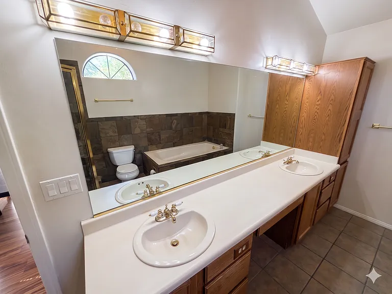 800 Antonio Dr #4 — Photo 9
