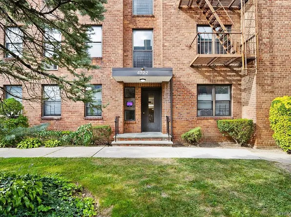 47-22 215th Pl #2B, Bayside, NY 11361